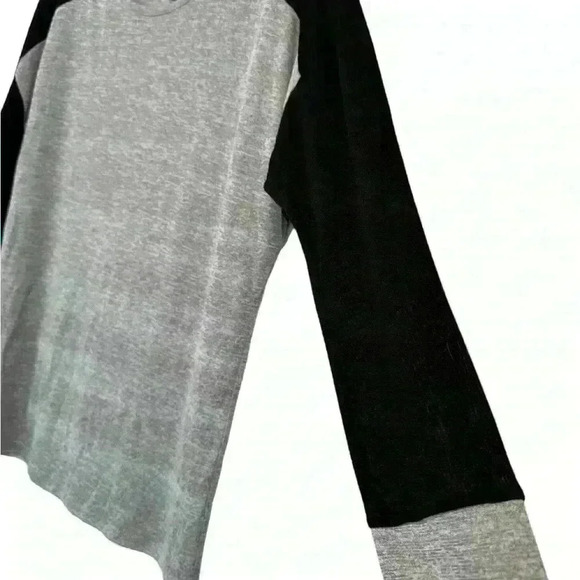 Vince Colorblock Long Sleeve Rayon Top in Gray and Black Size XS NWOT - Picture 6 of 8